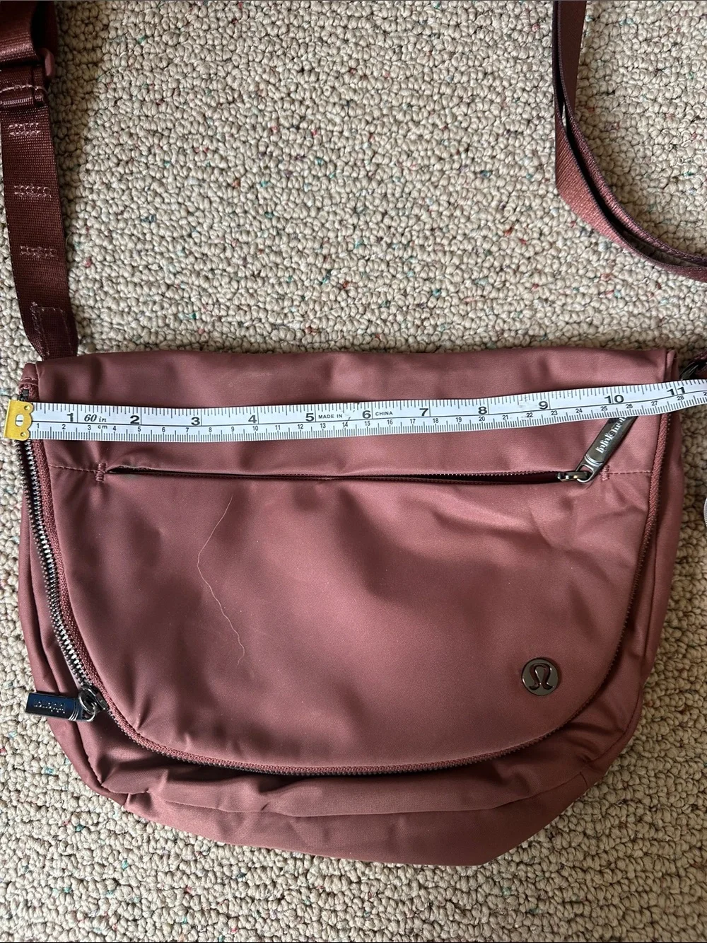 lululemon athletica all night festival Messenger Bag - Mauve